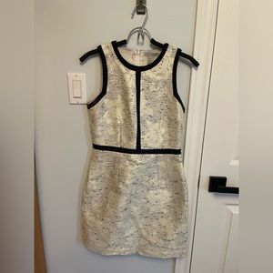 Fitted sleeveless dress